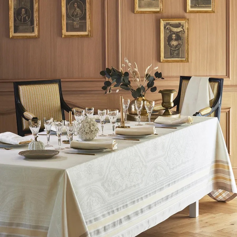Garnier Thiebaut Galerie Des Glaces Vermeil Jacquard Tablecloth 68x68